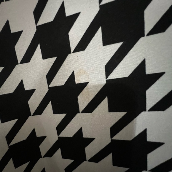 Zadie B’s Black and White Houndstooth Top - Picture 3 of 7